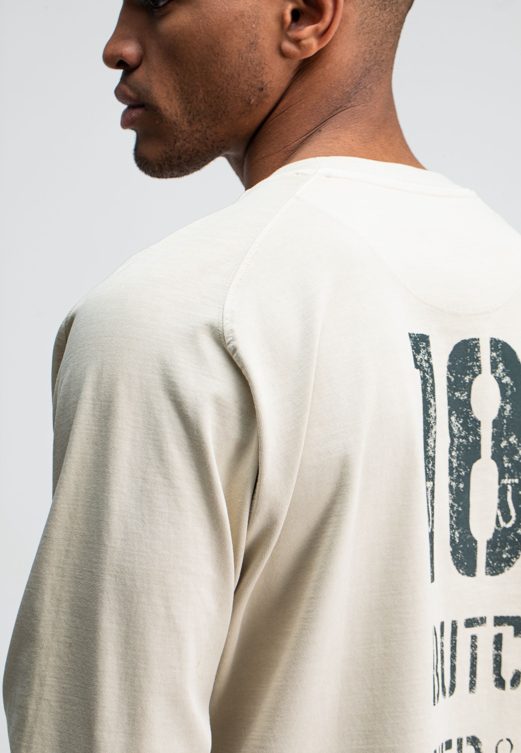 Army 18 Bob Loose Tee LS